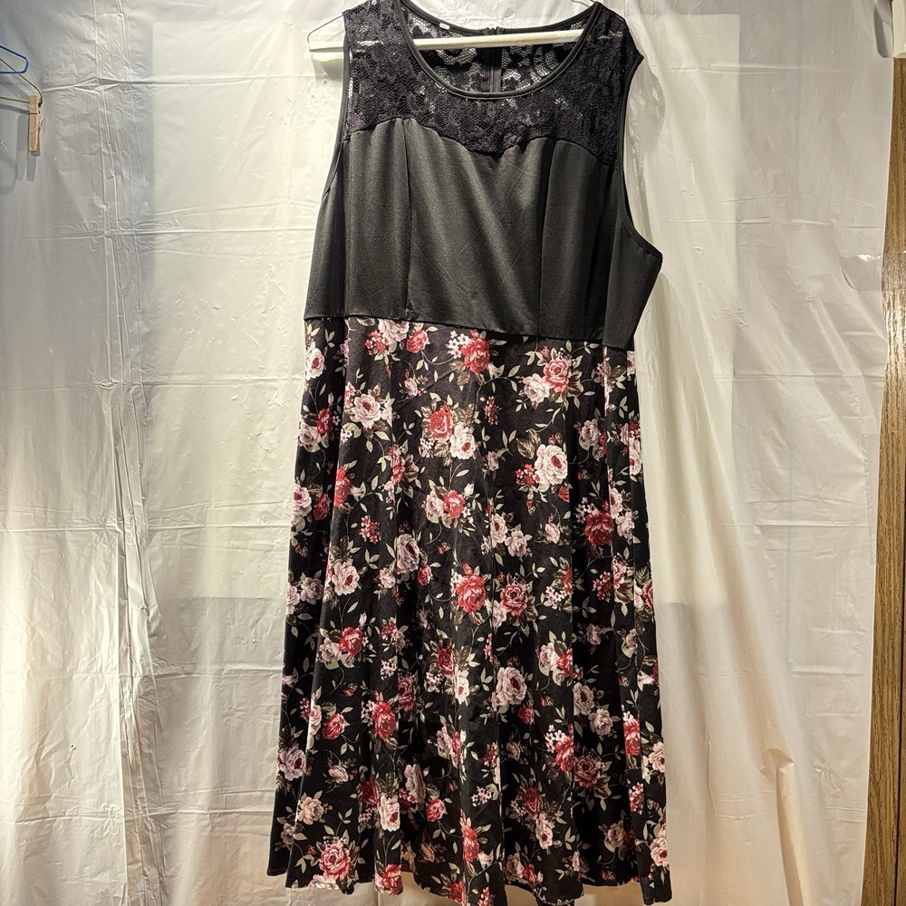 Shein Curve Women's Size 3XL Sleeveless V-neck Floral Dress Lace Top Body